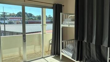 ์ด์ฝ๋
ธ๋ฏธ ๊ณต์ฉ ๋๋ฏธํ ๋ฆฌ, ์ฌ์ฑ ์ ์ฉ