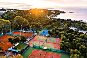 Sport court - Vouliagmeni Square Residence |Elegant Riviera Stay (Vouliagmeni)