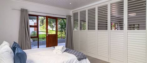 3 bedrooms, desk, free WiFi, bed sheets