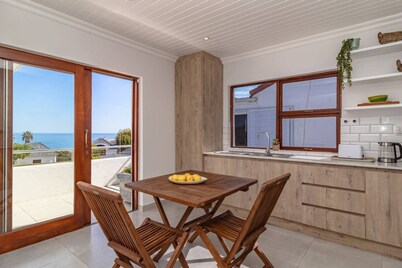 144 on 10th | Voelklip Home | Sea & Mountain Views