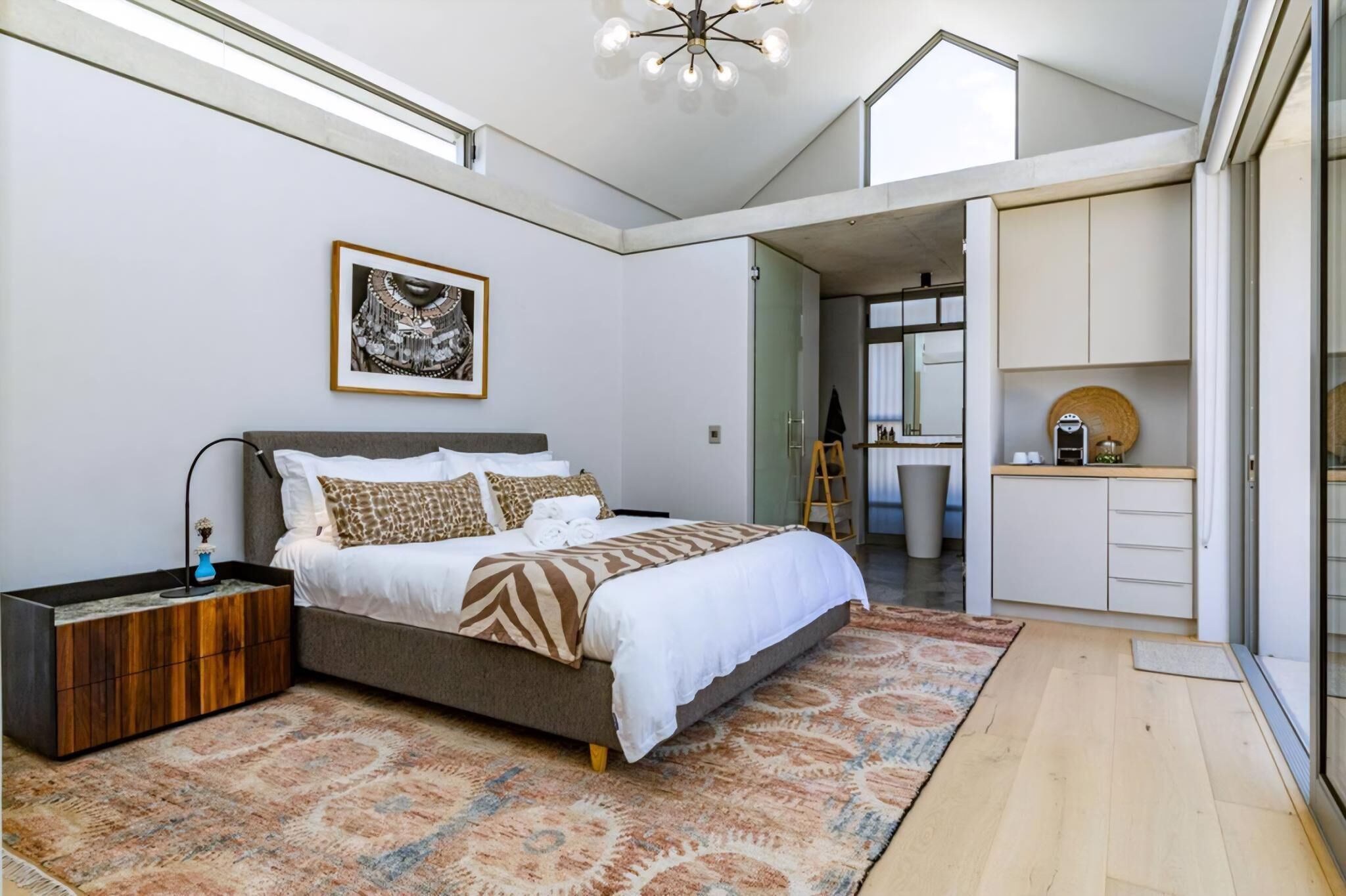 5 Schlafzimmer, Schreibtisch, Bügeleisen/Bügelbrett, kostenloses WLAN