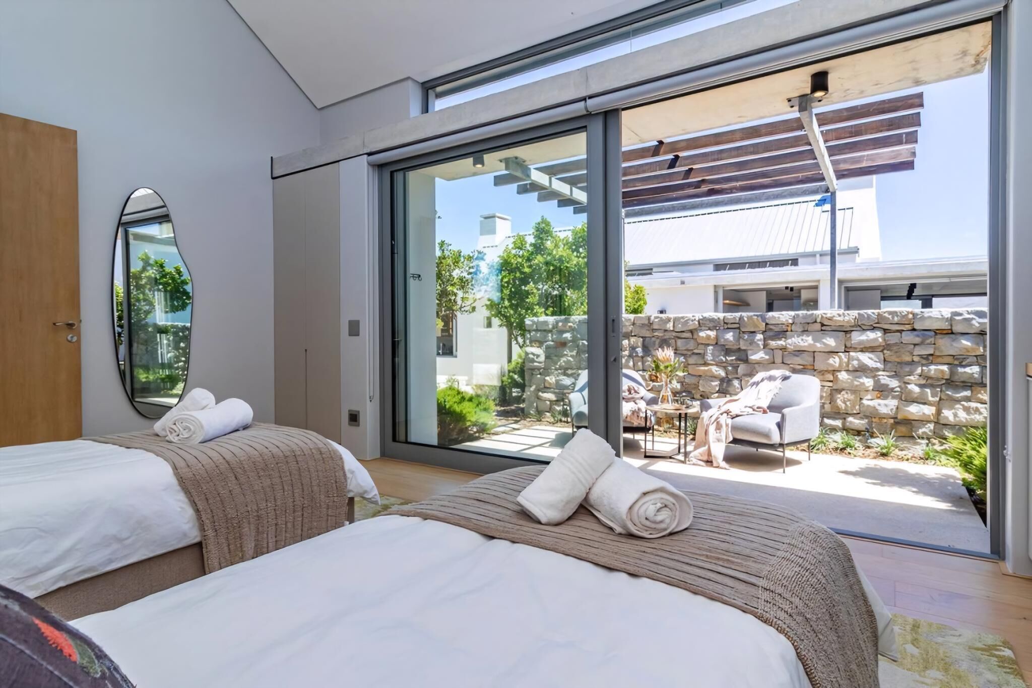 5 bedrooms, desk, iron/ironing board, free WiFi