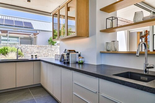 Benguela 175 Lagoon Villa | Hermanus Waterfront Retreat