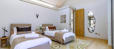 5 bedrooms, desk, iron/ironing board, free WiFi