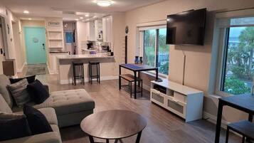 Comfort Condo, 2 Bedrooms | Free WiFi