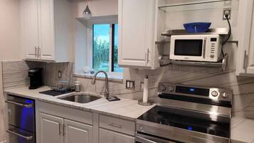 Comfort Condo, 2 Bedrooms | Private kitchen