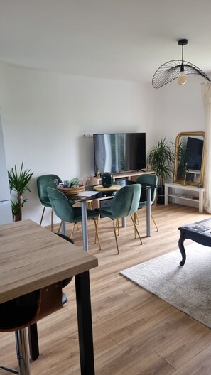Dining - 3-bedroom house with enclosed garden 1km from the ocean (Saint-Nazaire)