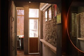 Deluxe Shared Dormitory, Mixed Dorm, Balcony, Lake View | Interior