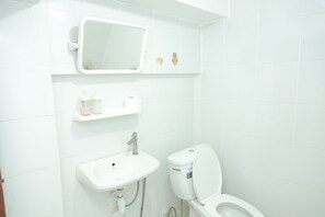 Standard Room | Bathroom - Happy Residences Pattaya 2 (Pattaya)