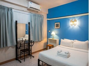 Desk, free WiFi, bed sheets - Happy Residences Pattaya 2 (Pattaya)