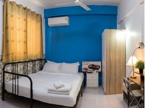Standard Room | Desk, free WiFi, bed sheets