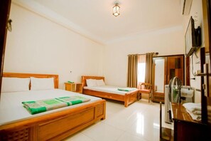 Estudio clásico, balcón, vista a la ciudad