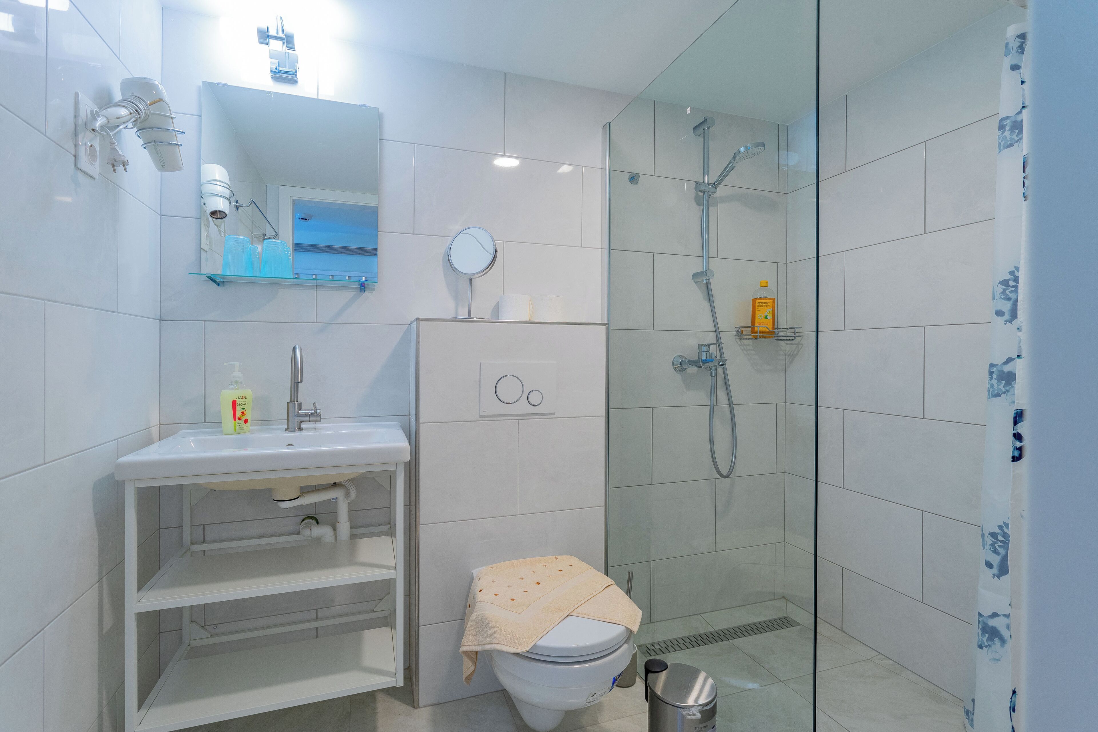 Standard Double or Twin Room, City View | Bathroom