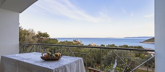 3-bedroom villa in peaceful Kaki Thalassa with privacy and comfort