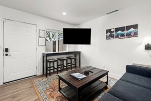 Living area - Agave Retreat in the Heart of Downtown Phoenix (Phoenix)