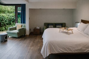 4 slaapkamers, een bureau, een strijkplank/strijkijzer, reisbedje