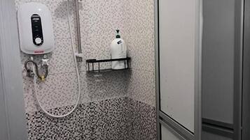 Studio Classique, balcon, vue ville | Salle de bain