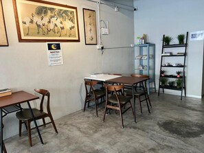 Classic-Studio, Balkon, Stadtblick | Speisen