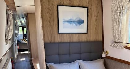 An Elegant Cruising‑Stern Narrowboat on the South Stratford Canal