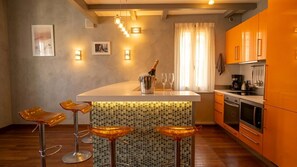 Microwave, stovetop, dishwasher - Luxury Old Antibes - 80m², Parking, AC, Sleeps 6 (Antibes)