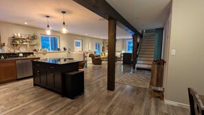 Fridge, microwave, oven, stovetop - Larkwhistle |SAUNA| CHICKENS |Near BEACHES (Wiarton)