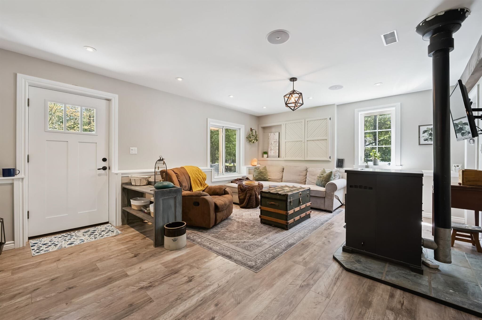 Smart TV, fireplace, offices, computer monitors