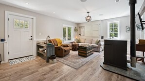 Smart TV, fireplace, stereo, offices