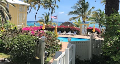 SUITE SUNSHINE at Colony Cove-2 bed/2 bath TROPICAL BEACHFRONT condo w/pool
