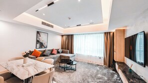 TV - Modern Royal Home, Abu Dhabi (Abu Dhabi)