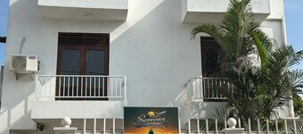 Serrena Airport Guest House - Colombo