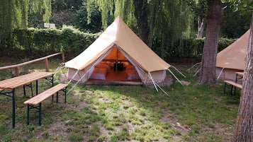 Tent, terras, uitzicht op tuin | Buiten dineren