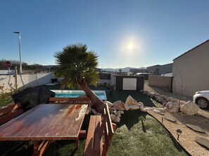 Outdoor dining - Vrbo Property (Cessenon-sur-Orb)