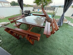 Outdoor dining - Vrbo Property (Cessenon-sur-Orb)