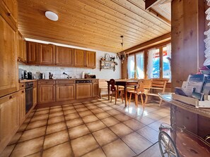 Private kitchen - Apartment Anouk Centrally located, cozy family apartment with sunny terrace (Lenk)