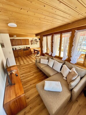 Smart TV - Apartment Anouk Centrally located, cozy family apartment with sunny terrace (Lenk)