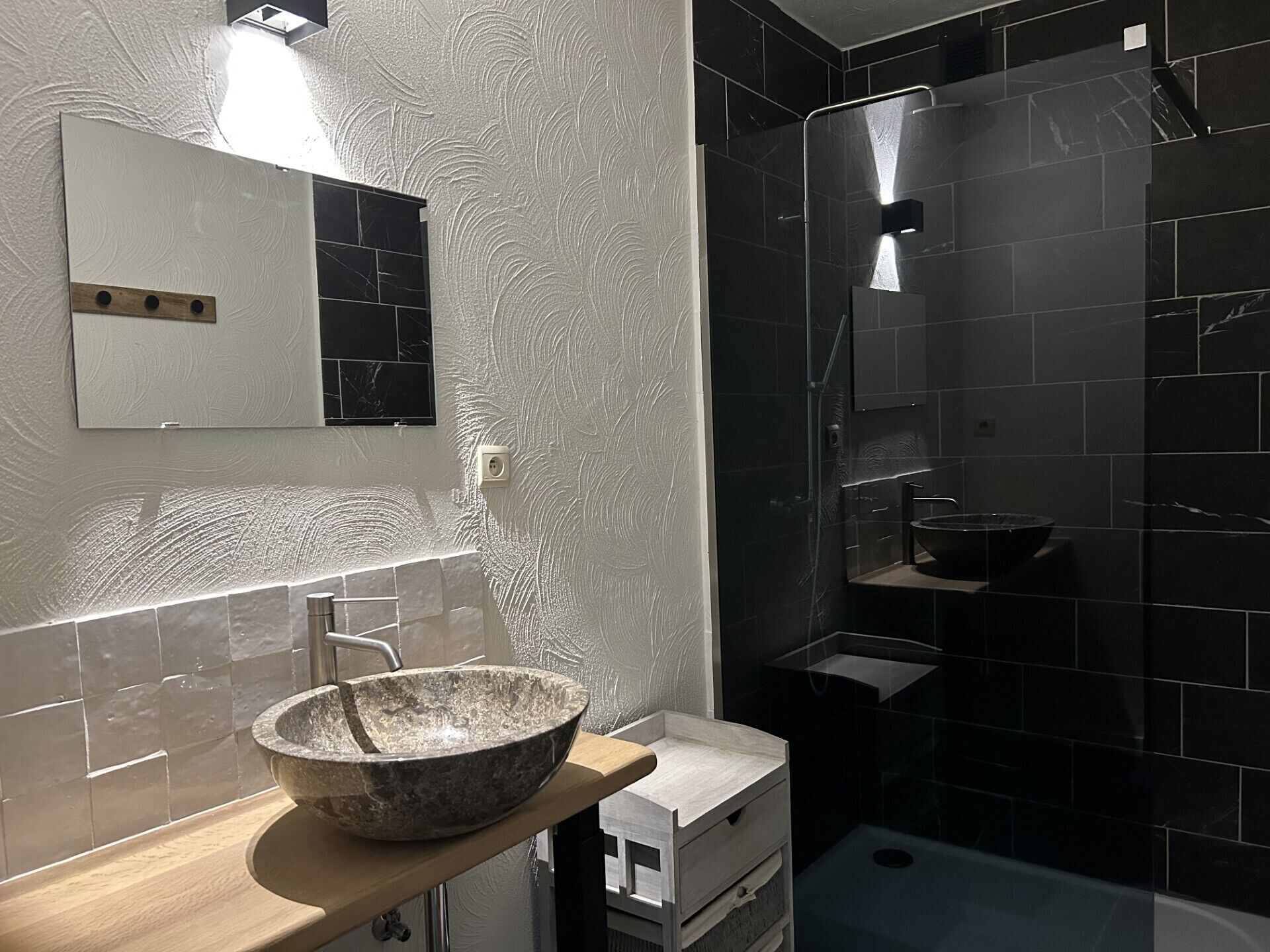 Shower, soap, shampoo, toilet paper
