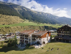 View from property - Alpine Base With Hot Tub & Pool (Val-Cenis)