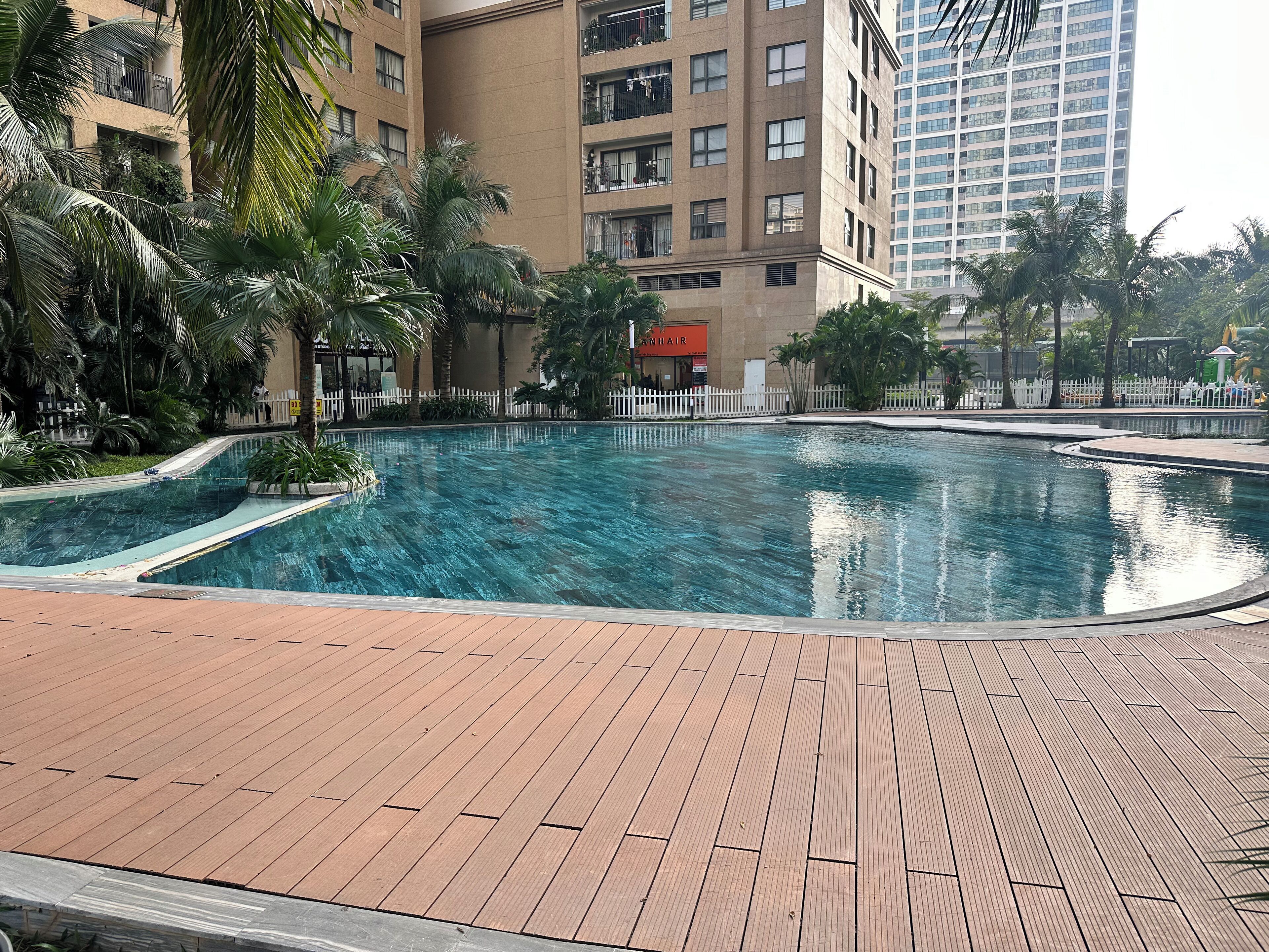 2 piscinas al aire libre, sombrillas, guardavidas en la propiedad