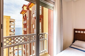 2 habitaciones, tabla de planchar con plancha, internet y ropa de cama 