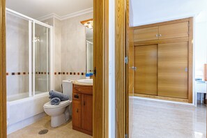 Shower, hair dryer, bidet, towels - APARTMENT IN PLAYA PRÍNCIPE DE LA MANGA (La Manga)