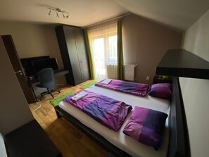 Room - Ferienhaus zu vermieten für 8+2 Gäste mit Außenpool und Klimaanlage (Balatonfűzfő)