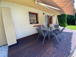 Outdoor dining - Ferienhaus zu vermieten für 8+2 Gäste mit Außenpool und Klimaanlage (Balatonfűzfő)