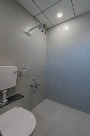 Bathroom - hotel monville alkapuri (Vadodara)