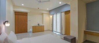 hotel monville alkapuri