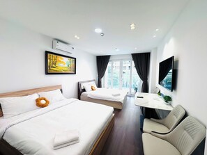 Apartemen Standar, Beberapa Tempat Tidur, dapur, pemandangan kolam renang