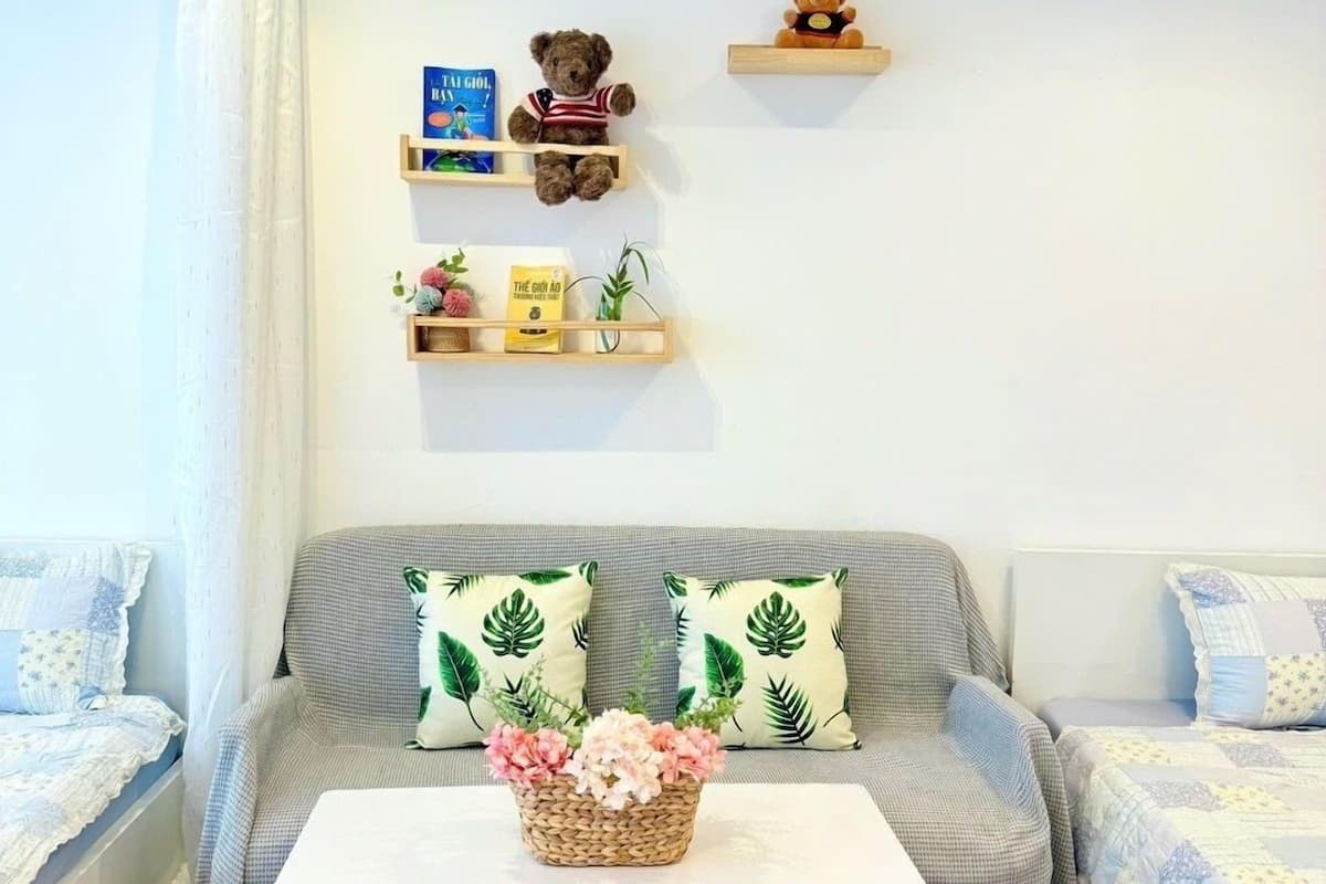 Appartamento Standard, letti multipli, cucina, vista piscina | Minibar con snack e bevande gratuite, una scrivania, postazione laptop
