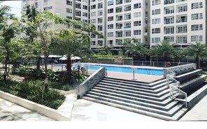 Outdoor pool - Lemon Skycenter Near The Airport (Tan Son Hoa)