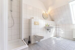 Douche, serviettes fournies
