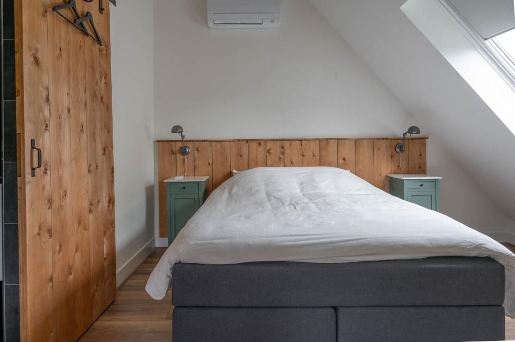Blackout drapes, iron/ironing board, free WiFi