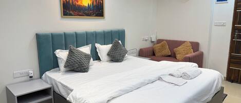 1 habitación, tabla de planchar con plancha, internet y ropa de cama